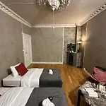 Royal Center بيت ضيافة *